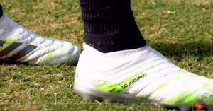 #JorginhoEterno: com chuteira personalizada, Rafinha faz homenagem a massagista falecido durante pandemia